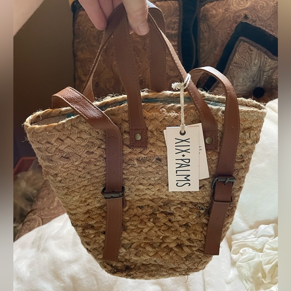 Chic Tan Straw Backpack with Leather Straps - Picture 3 of 6